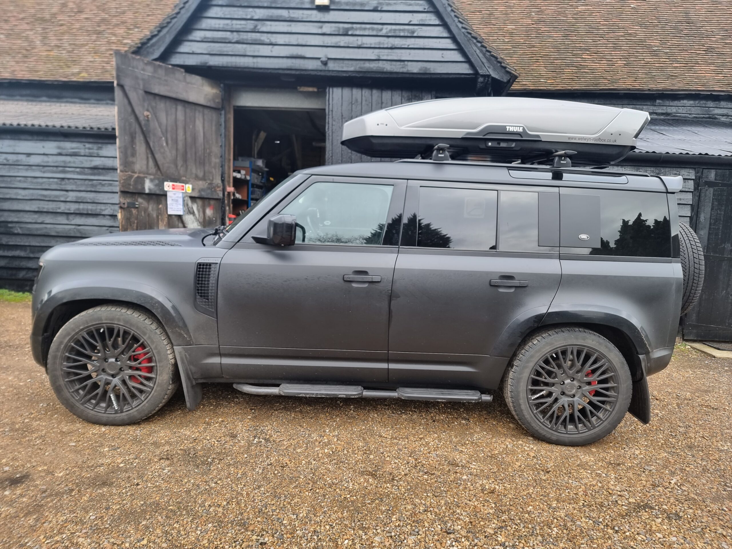 Landrover Defender with Thule XT XXL