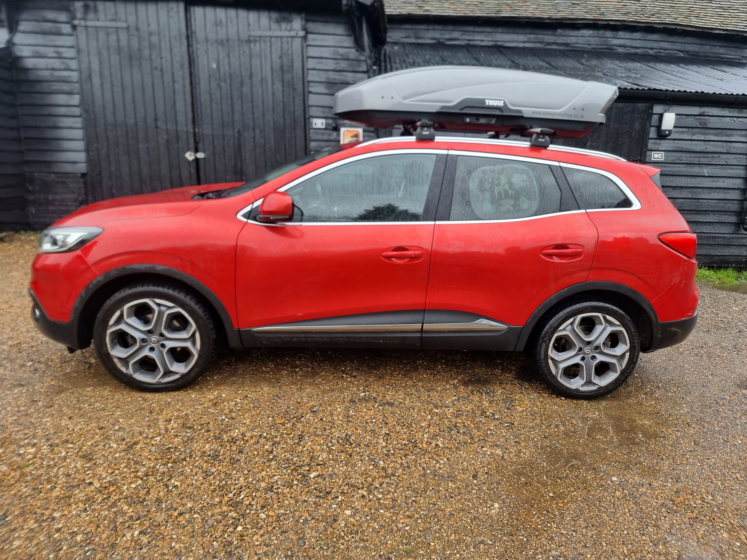 Renault Kadjar with Thule XT L. Welwyn Roofbox Hire