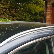 Flush roof rail with no gap between the rail and the car roof