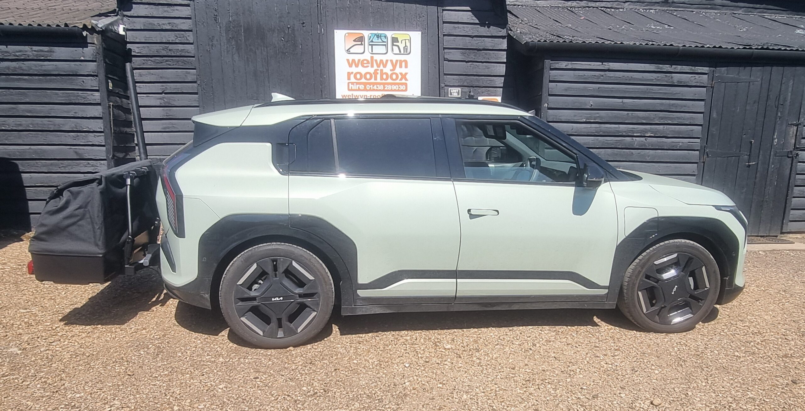 Kia fitted with a Thule Onto towbar cargo carrier